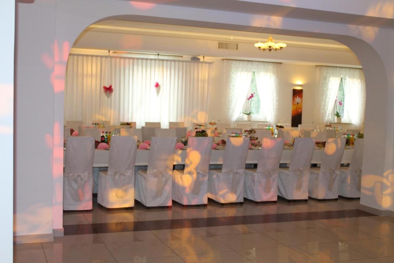 Отель Hotel Kaprys Свидник-8