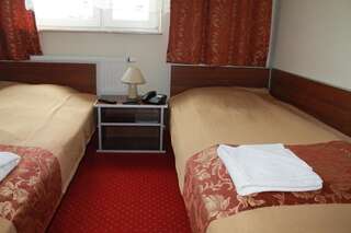 Отель Hotel Kaprys Свидник Двухместный номер с 1 кроватью или 2 отдельными кроватями-2